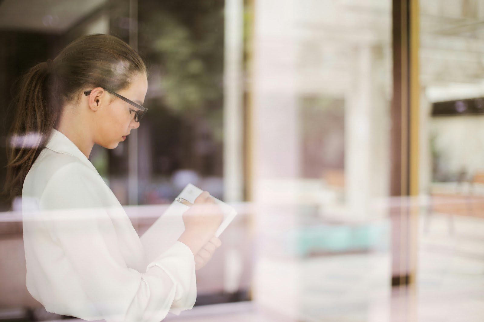 Successfully Transitioning from College to a 9-5 Job | Strategies for Young Adults