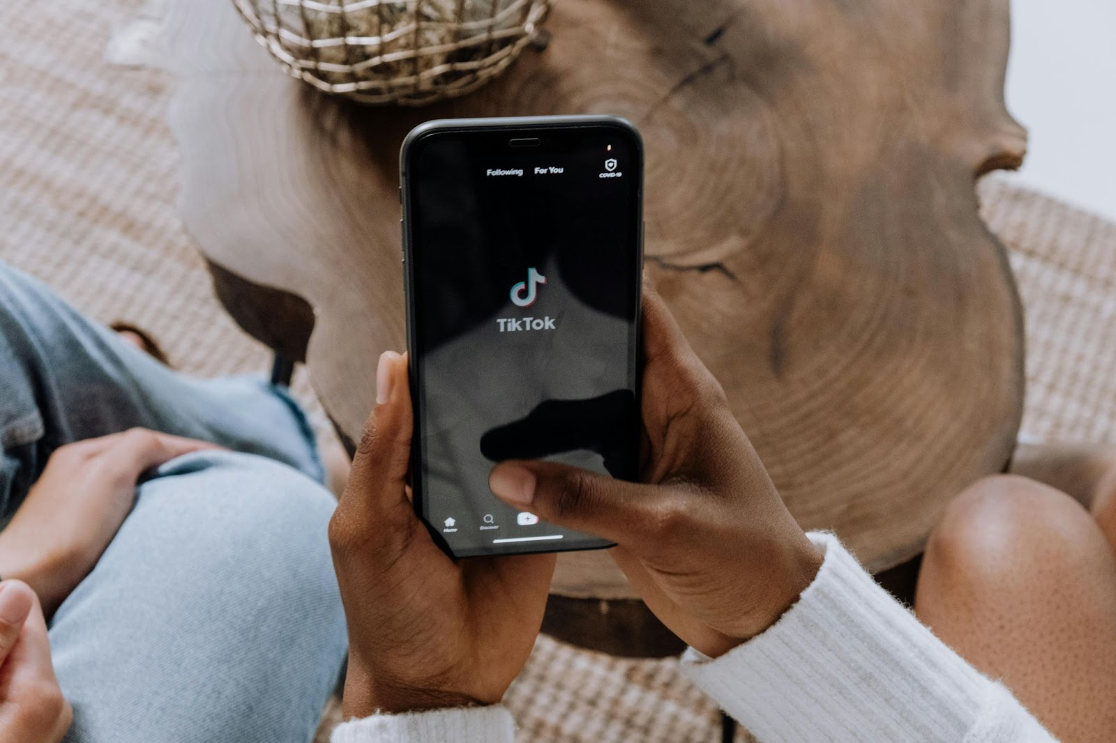 The TikTok Trap: How Smartphone Use Before Bedtime Affects Sleep